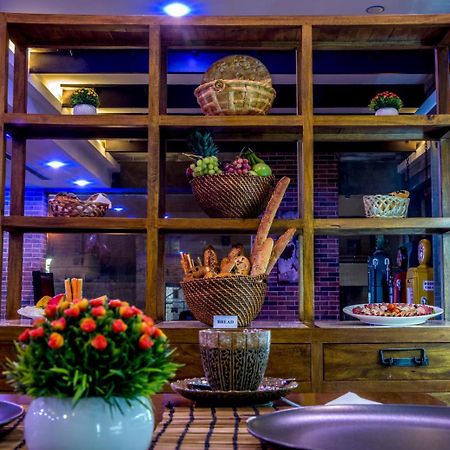 Flowery Holiday Suites Kuwait City Exteriör bild