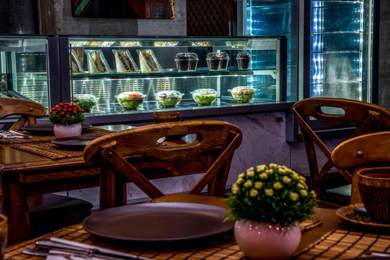 Flowery Holiday Suites Kuwait City Exteriör bild