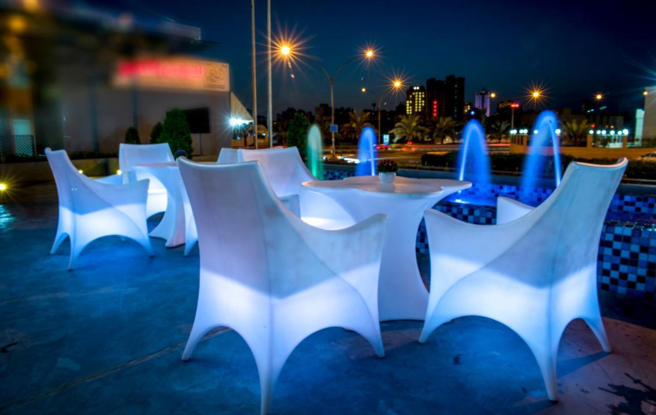 Flowery Holiday Suites Kuwait City Exteriör bild
