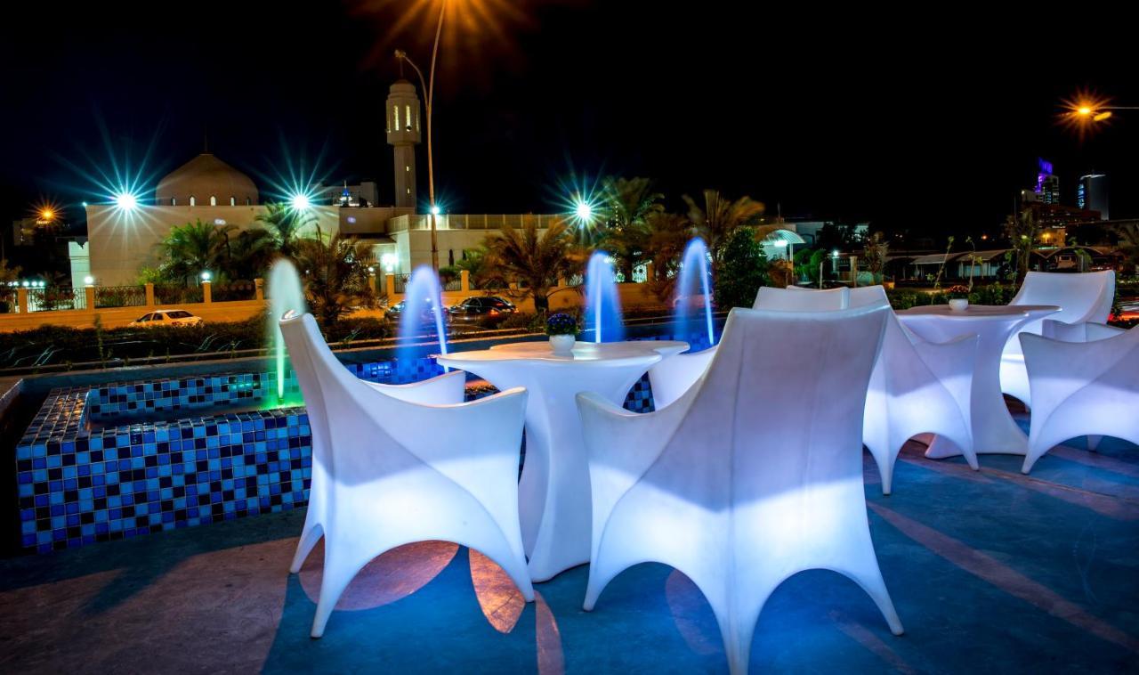 Flowery Holiday Suites Kuwait City Exteriör bild