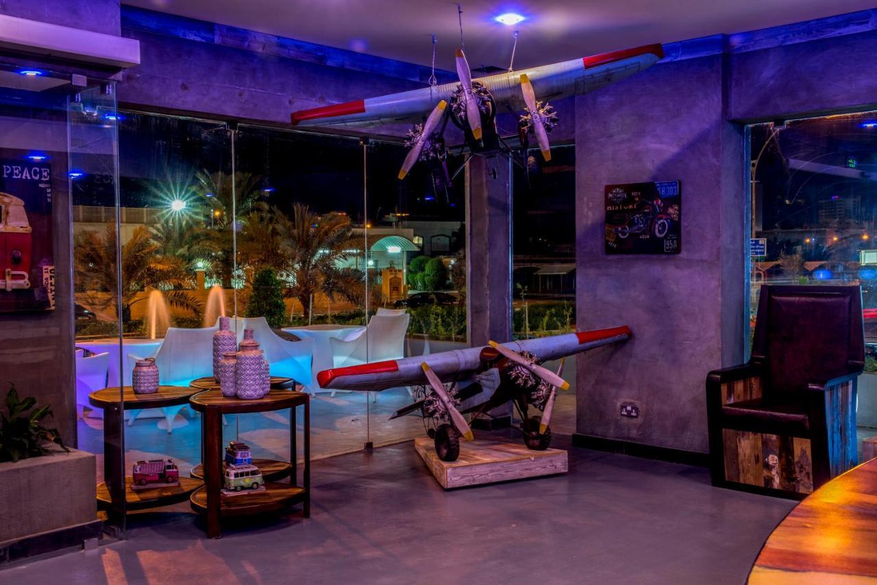 Flowery Holiday Suites Kuwait City Exteriör bild